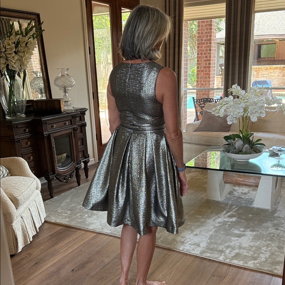 Elegant Sleeveless Metallic Mini Dress - Picture 4 of 9